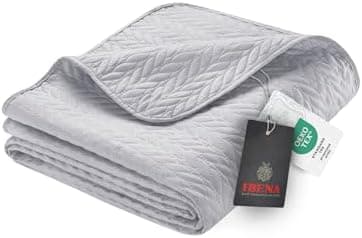Ibena Nancy Tagesdecke 220x250 cm - Leichte Rosa Decke mit Zopfmuster für Luxuschlaf
