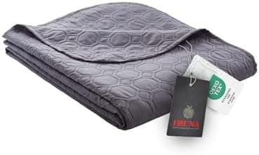 Ibena Nancy Tagesdecke 220x250 cm - Leichte Rosa Decke mit Zopfmuster für Luxuschlaf