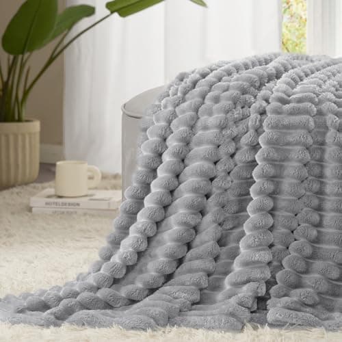 WAVVE Kuscheldecke Flauschig für Zimmer Deko, Sofadecke weicher Fleecedeckenausschnitt, Wohnraum Accessoire 130x150cm Gr