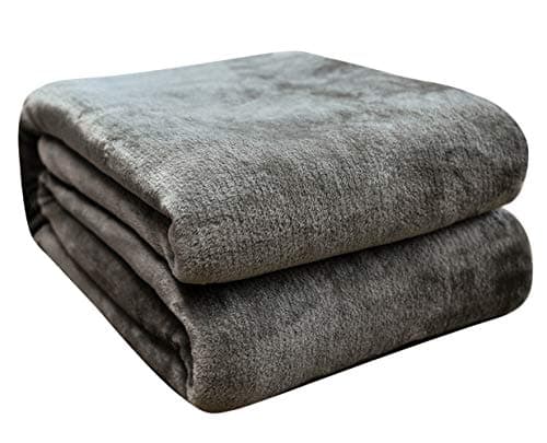FARFALLAROSSA Oeko-TEX Flauschig Kuscheldecke 130x160 cm - Super Weiche Fleecedecke als Sofaüberwurf - Wohndecke Gelb OE