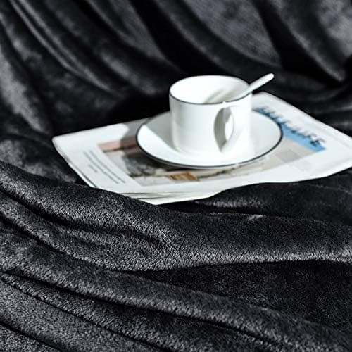 FARFALLAROSSA Oeko-TEX Flauschig Kuscheldecke 130x160 cm - Super Weiche Fleecedecke als Sofaüberwurf - Wohndecke Gelb OE