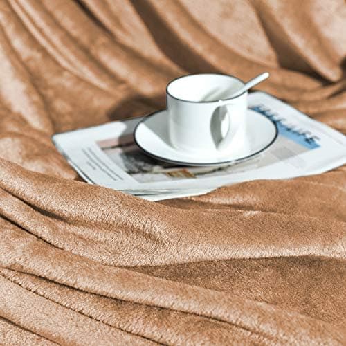 FARFALLAROSSA Oeko-TEX Flauschig Kuscheldecke 130x160 cm - Super Weiche Fleecedecke als Sofaüberwurf - Wohndecke Gelb OE