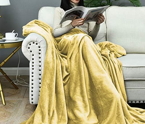 FARFALLAROSSA Oeko-TEX Flauschig Kuscheldecke 130x160 cm - Super Weiche Fleecedecke als Sofaüberwurf - Wohndecke Gelb OE