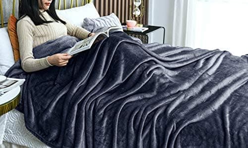 FARFALLAROSSA Oeko-TEX Flauschig Kuscheldecke 130x160 cm - Super Weiche Fleecedecke als Sofaüberwurf - Wohndecke Gelb OE