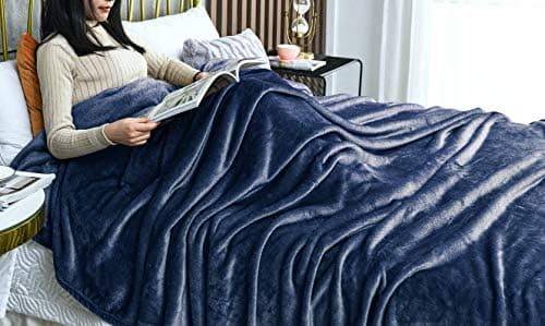 FARFALLAROSSA Oeko-TEX Flauschig Kuscheldecke 130x160 cm - Super Weiche Fleecedecke als Sofaüberwurf - Wohndecke Gelb OE