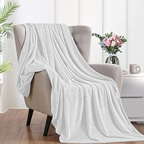 FARFALLAROSSA Oeko-TEX Flauschig Kuscheldecke 130x160 cm - Super Weiche Fleecedecke als Sofaüberwurf - Wohndecke Gelb OE