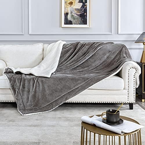 FARFALLAROSSA Oeko-TEX Flauschig Kuscheldecke 130x160 cm - Super Weiche Fleecedecke als Sofaüberwurf - Wohndecke Gelb OE