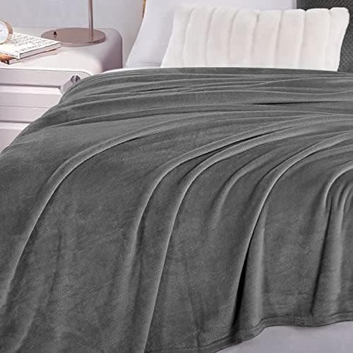 FARFALLAROSSA Oeko-TEX Flauschig Kuscheldecke 130x160 cm - Super Weiche Fleecedecke als Sofaüberwurf - Wohndecke Gelb OE