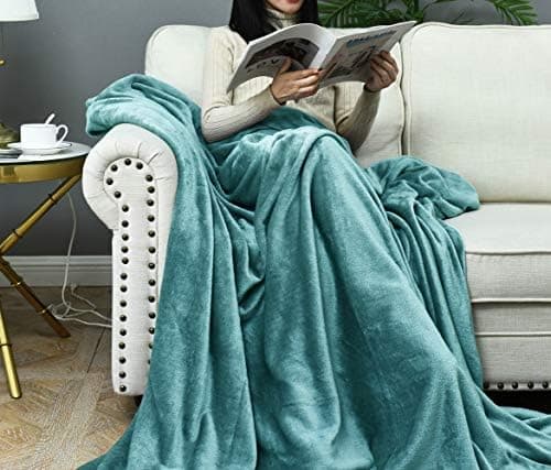 FARFALLAROSSA Oeko-TEX Flauschig Kuscheldecke 130x160 cm - Super Weiche Fleecedecke als Sofaüberwurf - Wohndecke Gelb OE