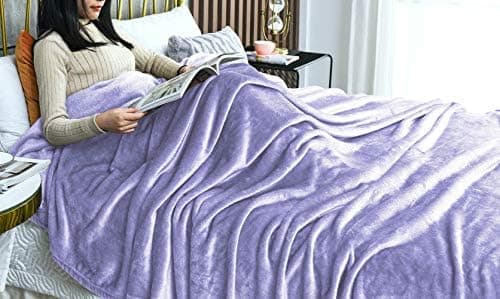 FARFALLAROSSA Oeko-TEX Flauschig Kuscheldecke 130x160 cm - Super Weiche Fleecedecke als Sofaüberwurf - Wohndecke Gelb OE
