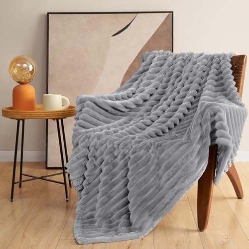 WAVVE Kuscheldecke Flauschig für Zimmer Deko, Sofadecke weicher Fleecedeckenausschnitt, Wohnraum Accessoire 130x150cm Gr