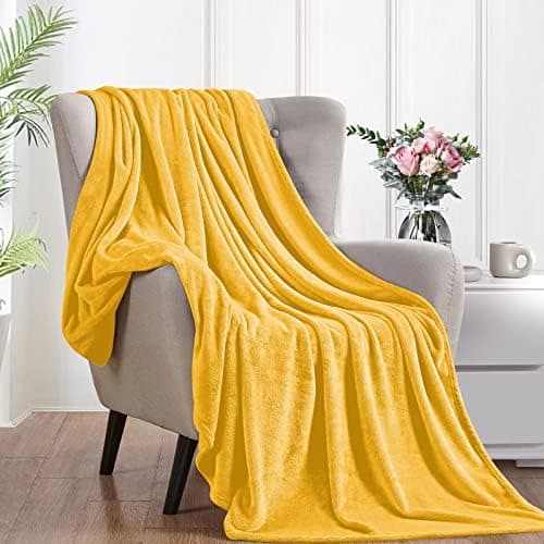 FARFALLAROSSA Oeko-TEX Flauschig Kuscheldecke 130x160 cm - Super Weiche Fleecedecke als Sofaüberwurf - Wohndecke Gelb OE