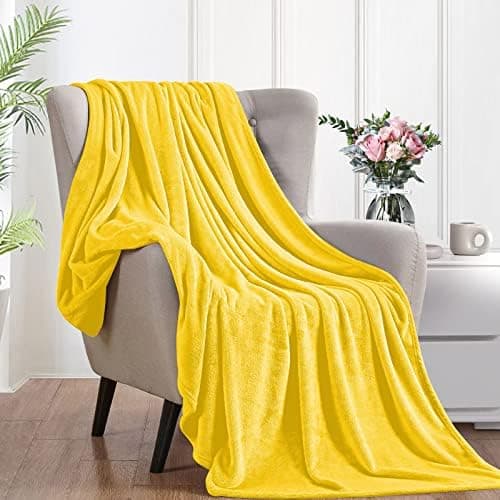 FARFALLAROSSA Oeko-TEX Flauschig Kuscheldecke 130x160 cm - Super Weiche Fleecedecke als Sofaüberwurf - Wohndecke Gelb OE