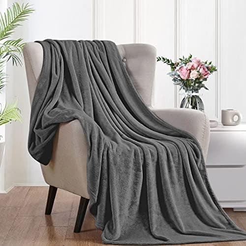 FARFALLAROSSA Oeko-TEX Flauschig Kuscheldecke 130x160 cm - Super Weiche Fleecedecke als Sofaüberwurf - Wohndecke Gelb OE