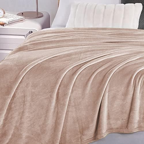 FARFALLAROSSA Oeko-TEX Flauschig Kuscheldecke 130x160 cm - Super Weiche Fleecedecke als Sofaüberwurf - Wohndecke Gelb OE