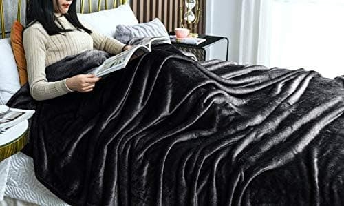 FARFALLAROSSA Oeko-TEX Flauschig Kuscheldecke 130x160 cm - Super Weiche Fleecedecke als Sofaüberwurf - Wohndecke Gelb OE