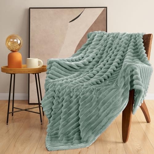 WAVVE Kuscheldecke Flauschig für Zimmer Deko, Sofadecke weicher Fleecedeckenausschnitt, Wohnraum Accessoire 130x150cm Gr