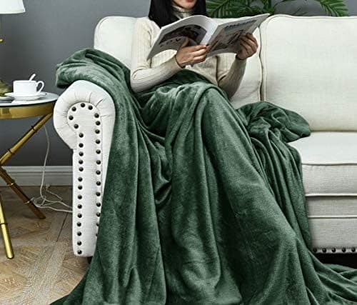 FARFALLAROSSA Oeko-TEX Flauschig Kuscheldecke 130x160 cm - Super Weiche Fleecedecke als Sofaüberwurf - Wohndecke Gelb OE