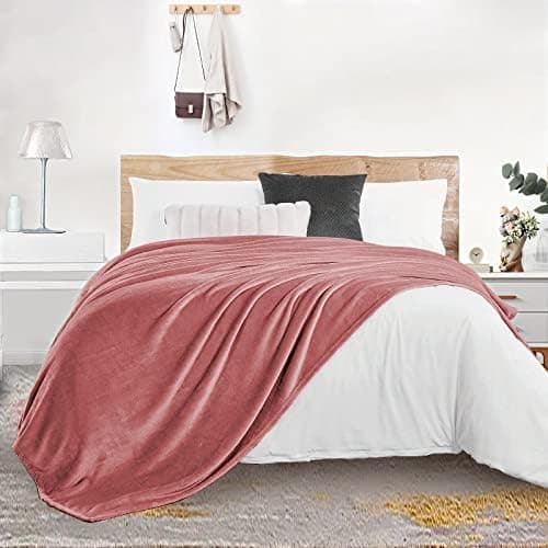 FARFALLAROSSA Oeko-TEX Flauschig Kuscheldecke 130x160 cm - Super Weiche Fleecedecke als Sofaüberwurf - Wohndecke Gelb OE