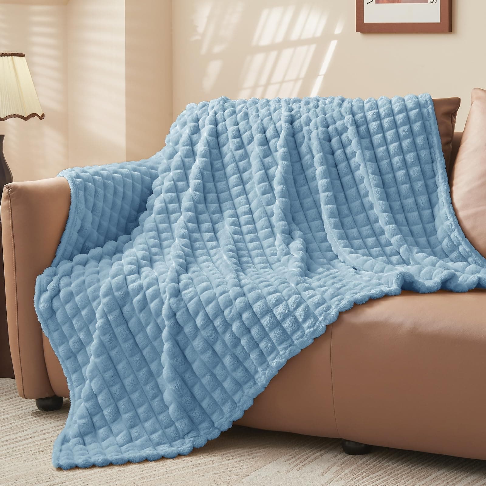 BEDELITE Flauschig Kuscheldecke Hellblau 125x150 für Sofa und Wohnzimmer OEKO-TEX STANDARD 100  
BEDELITE Hellblauer Fla